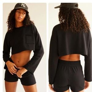 NWT FREE PEOPLE MOVEMENT  SIZE XS
SUNNY 2 PIECE SWEAT SHIRT & SHORTS SET